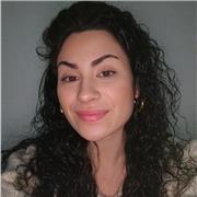 Titulada en educación infantil, actualmente estudiando una carrera